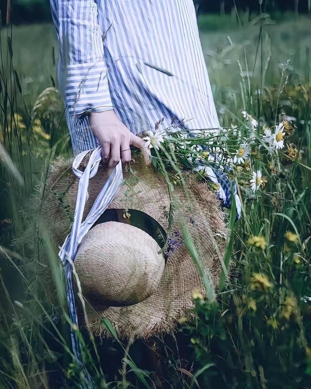 一段非常通透的话：“钱赚得再多，你大概率也活不过100岁；人长得再好看，也会有人