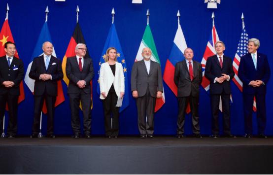 号称世界头号霸主的美国，跟伊朗死磕了两年，到最后啥便宜没占到，反倒灰头土脸想找个