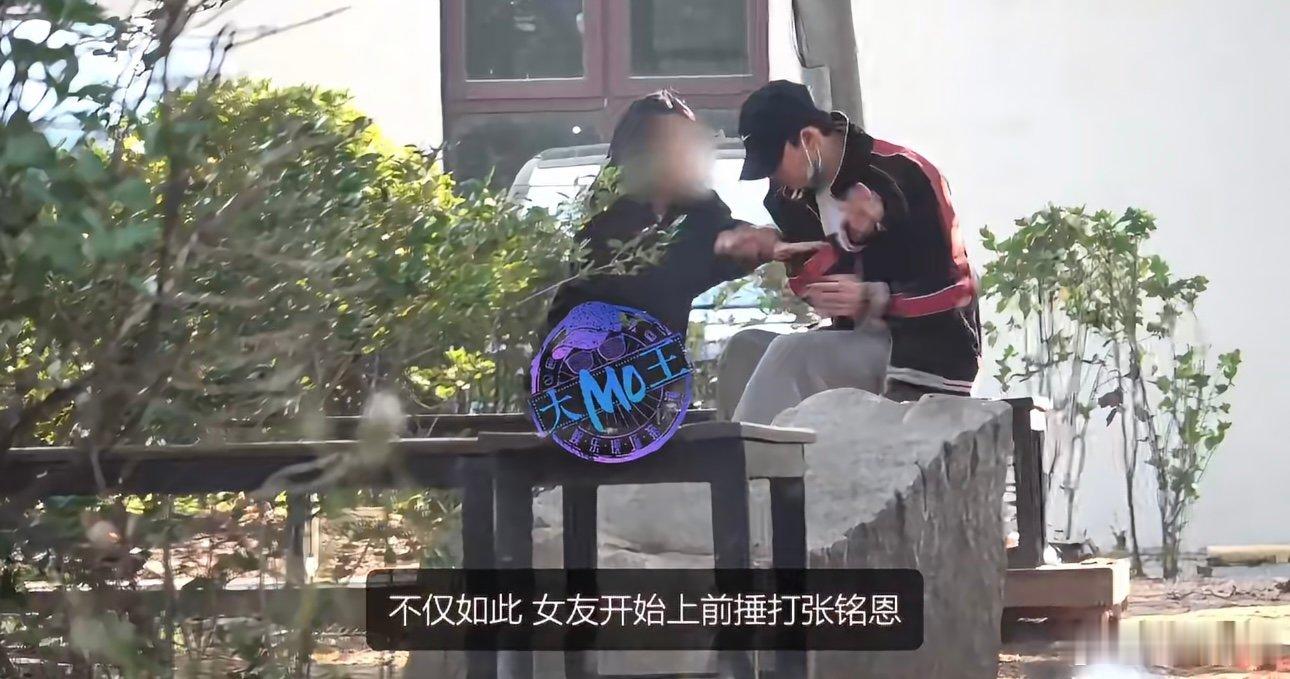 张铭恩一直看镜头有网友说张铭恩一直在看镜头 ​​​