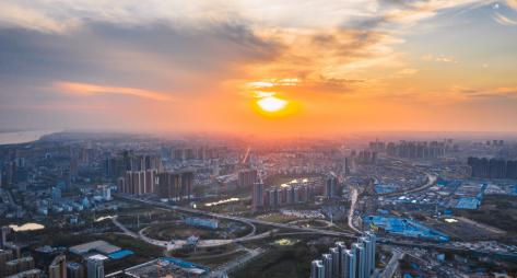 每次一模二模成绩出来，总有家长慌到睡不着，总觉得孩子分数太低，考不上理想高中。