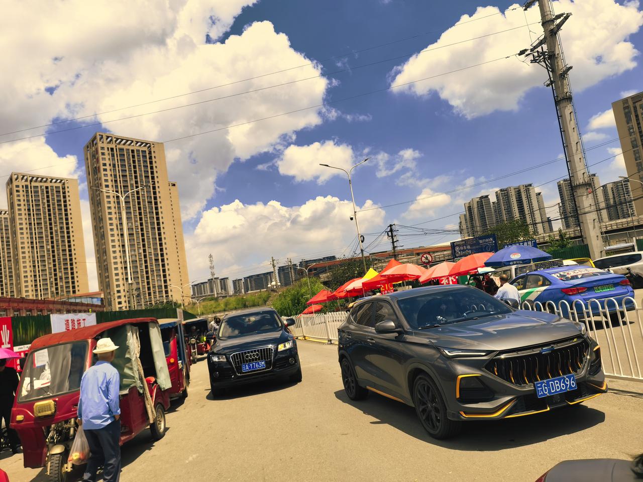 西山区大渔路铁路下穿的这个人车分流的工作，终于被当地的有关部门提上日程，现在开点