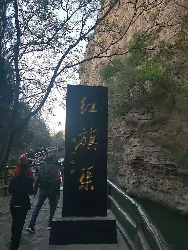 红旗渠花了6865万修了十年，完工清账时，审计人员在一口旧炸药箱的盖子上发现一张