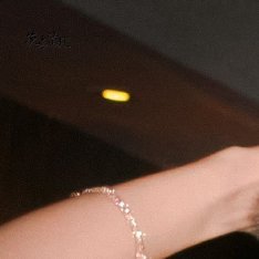 angelababy angelababy 像云追着风，不问所起；像雨贴着地，情
