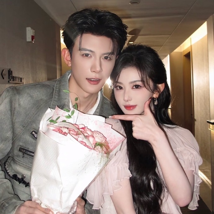 邓凯白毛完全盯盯怪来的不齐而俞好般配 邓凯白毛完全盯盯怪来的，不齐而俞好般配，谁