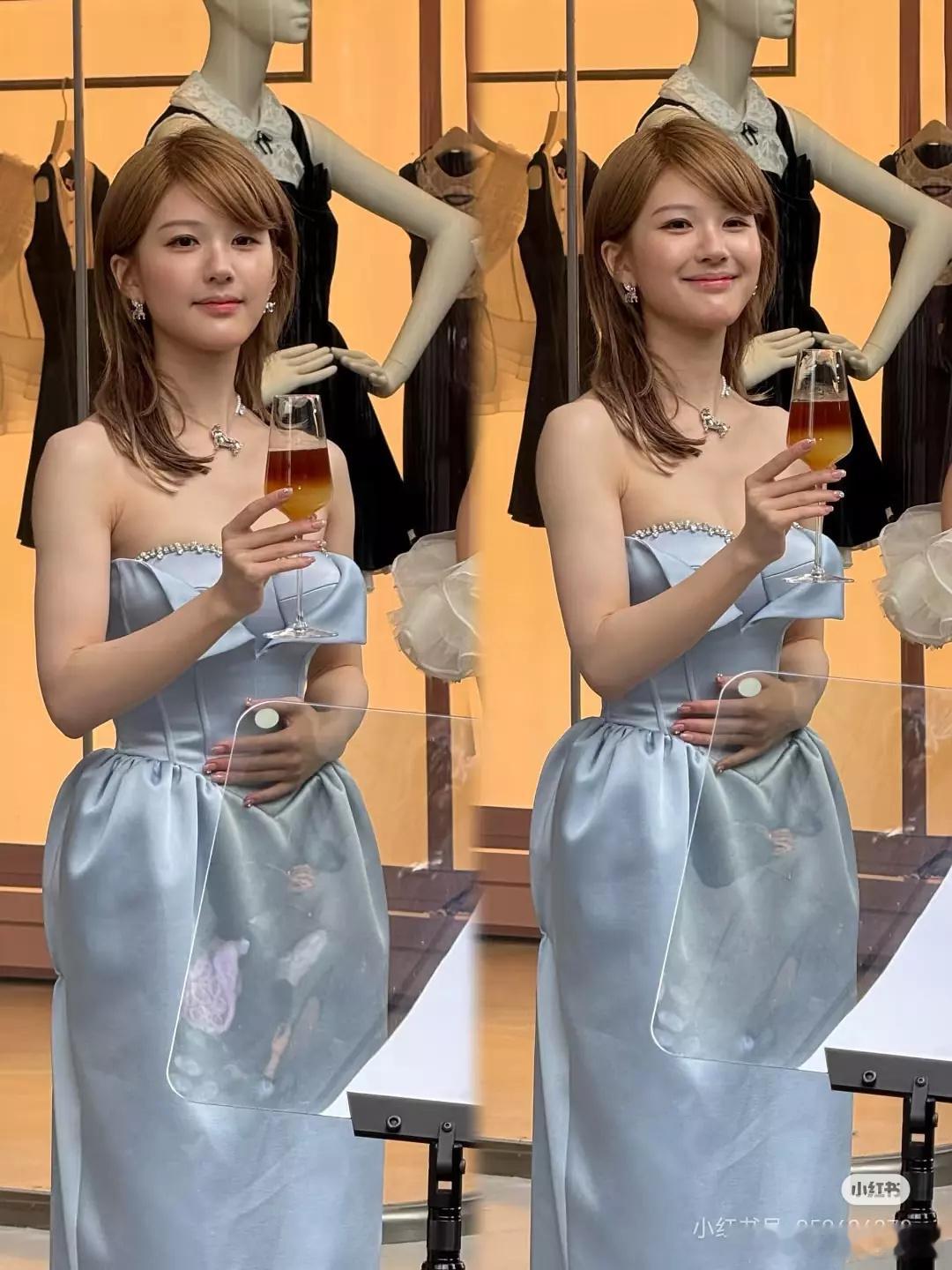 赵露思浅蓝抹胸长裙什么叫做星汉吴磊压不了赵露思…请问有啥可惊讶的吗？很简单一句话