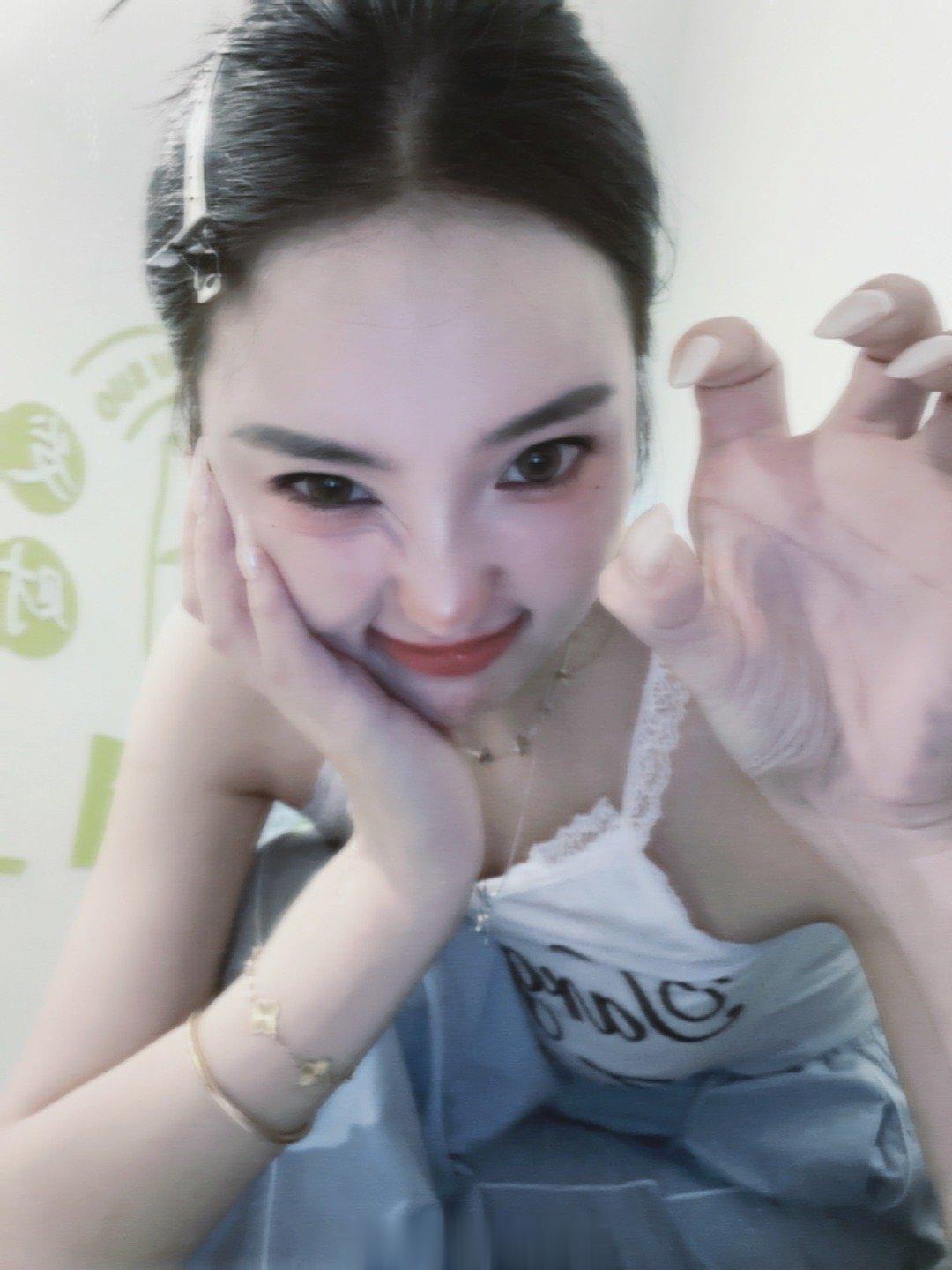 最近有点累 想睡很久的觉  ​​​
