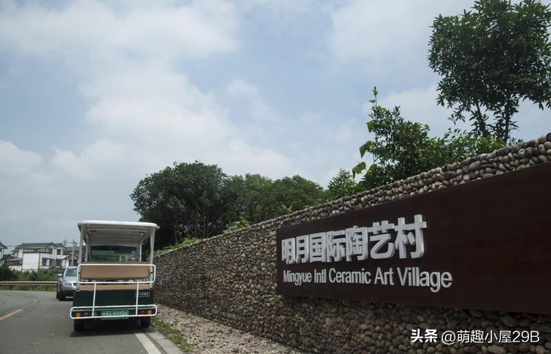 浙江义乌的小山村能成功蝶变为“国际文化创客村”，党旗引领功不可没。以稠江街道李祖
