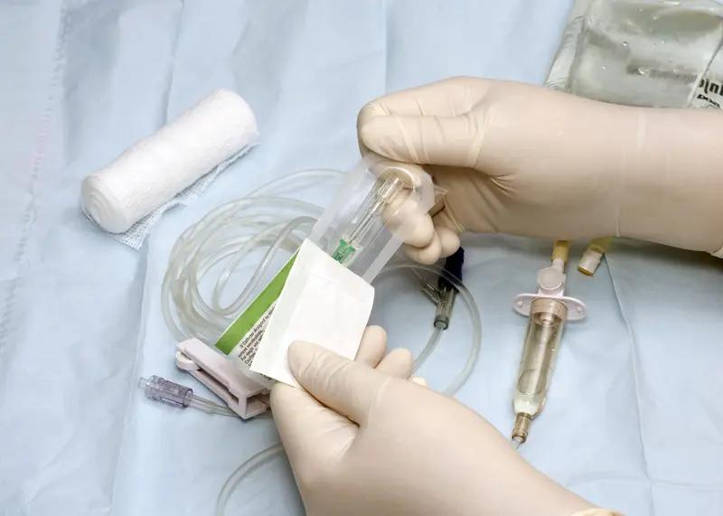 宣传和实际操作之间确实要有一段距离，这是地球人都明白的道理，不能把复杂的现实简单