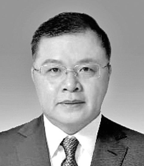 他公费留学却宣誓加入英国国籍，谁知，国家召唤时，他变卖剑桥别墅，妻子犹豫不决，他