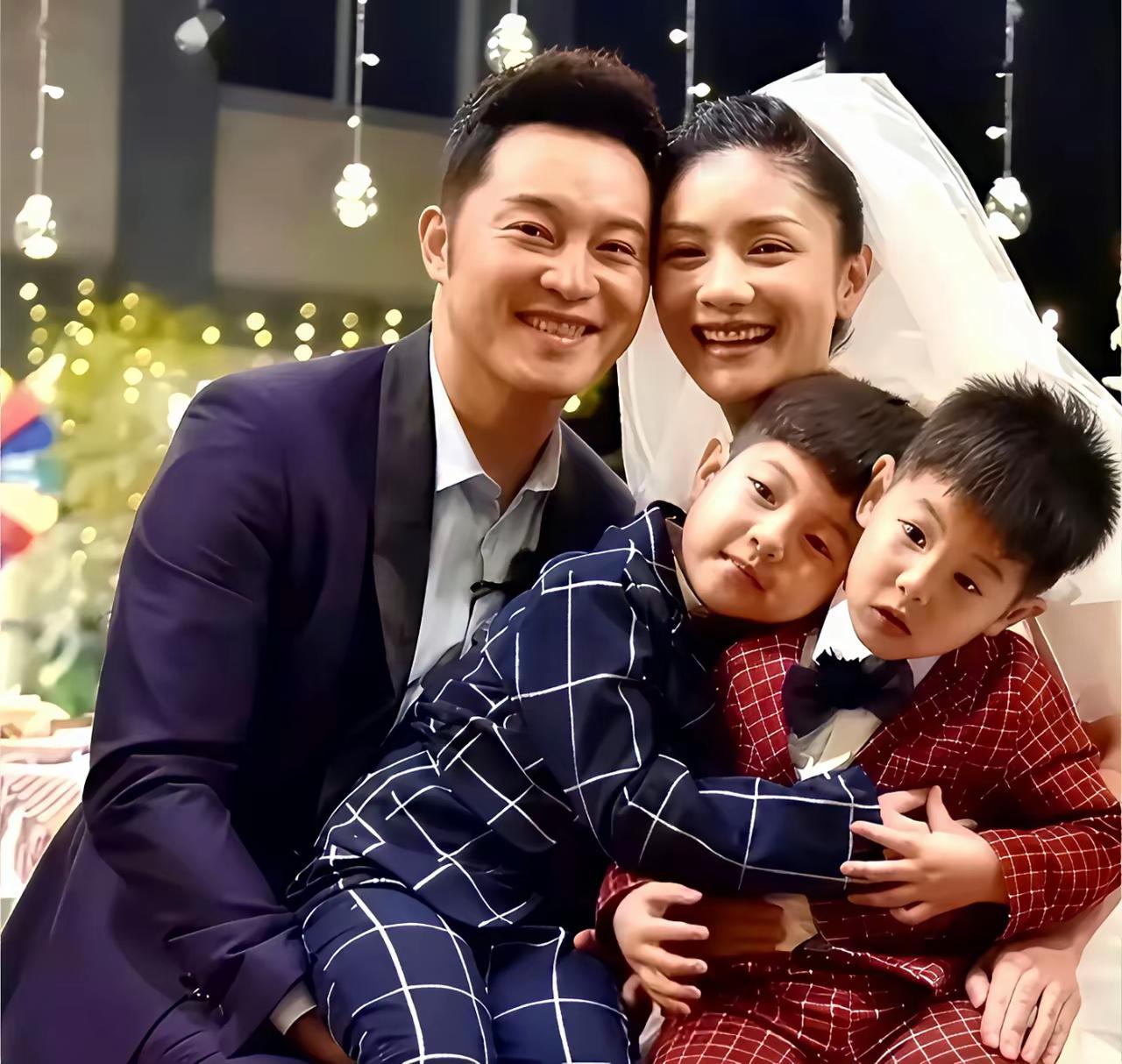 沙溢胡可两个儿子变化好大，10岁小鱼儿长得好壮实，依旧喜感，安吉帅回东北宋仲基了