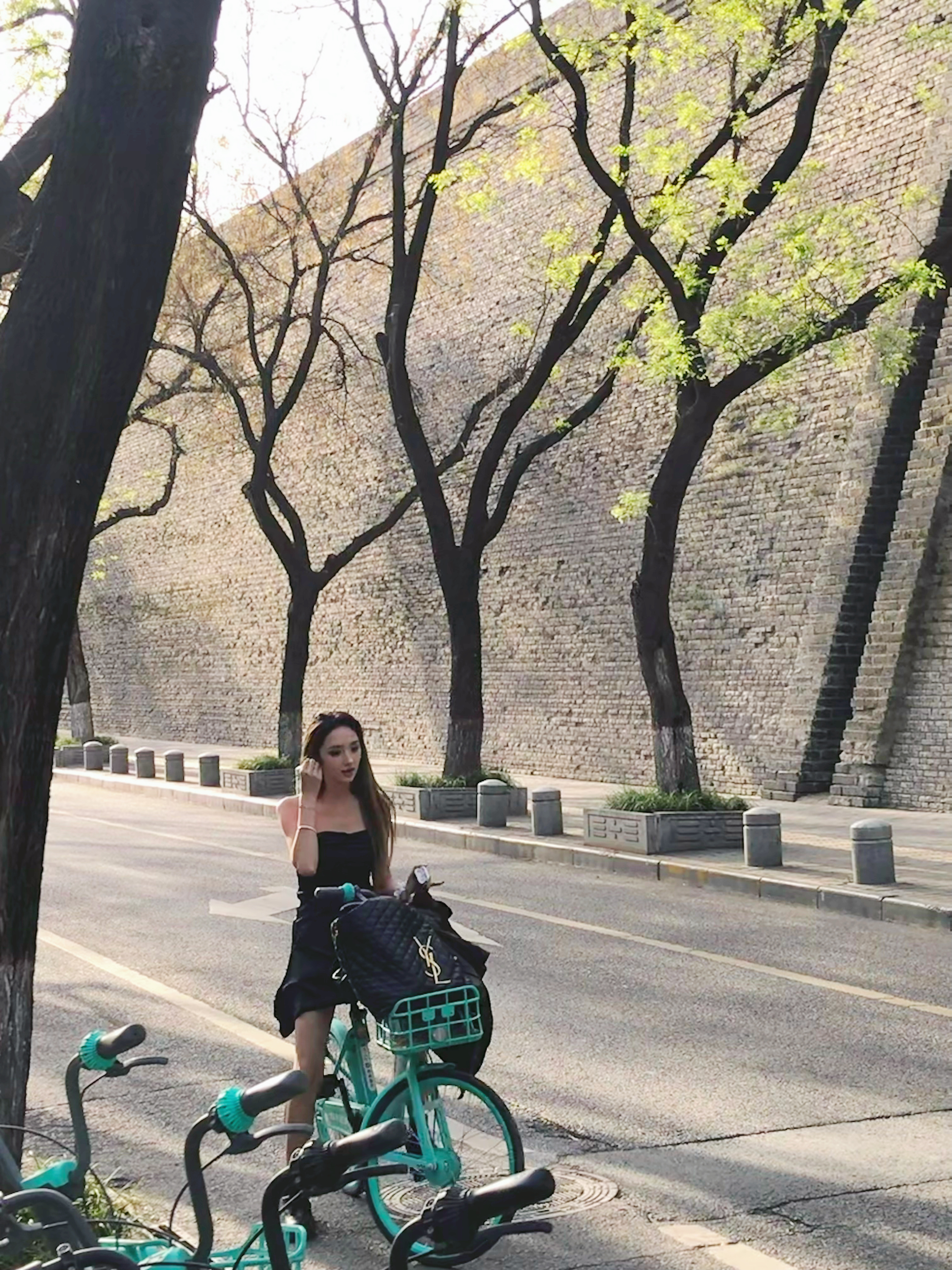 喂？你好👋喝点？ 