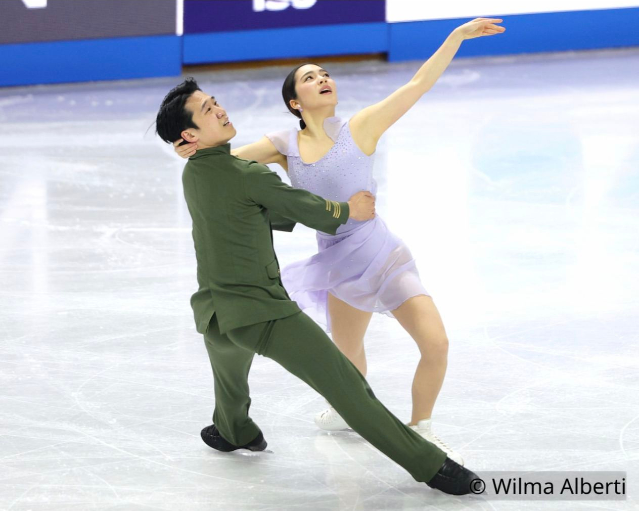 小全偶尔很帅，什么时候把下颌线减出来吧 