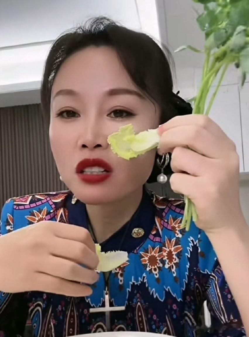 前夫私生活不检点染传染病，草帽姐拒绝复婚：不敢同住！

草帽姐说:“前夫哥现在得