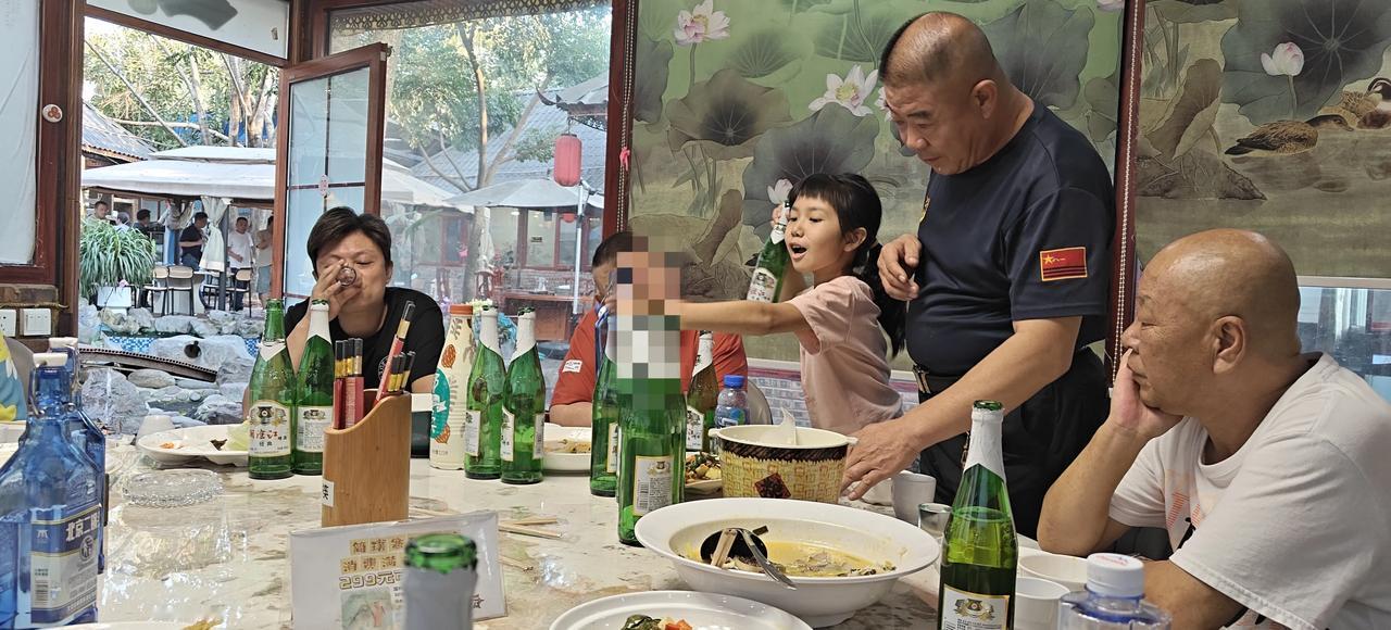 刚才牡丹江海林盛哥来电话，说上州医院看了一上午病，早上没吃饭，去做的胃镜、肠镜。