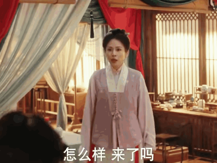 九重紫明晚大婚 窦昭与宋墨成婚那日她正在家里悠闲着吃着东西，突然门被推开，侍女急