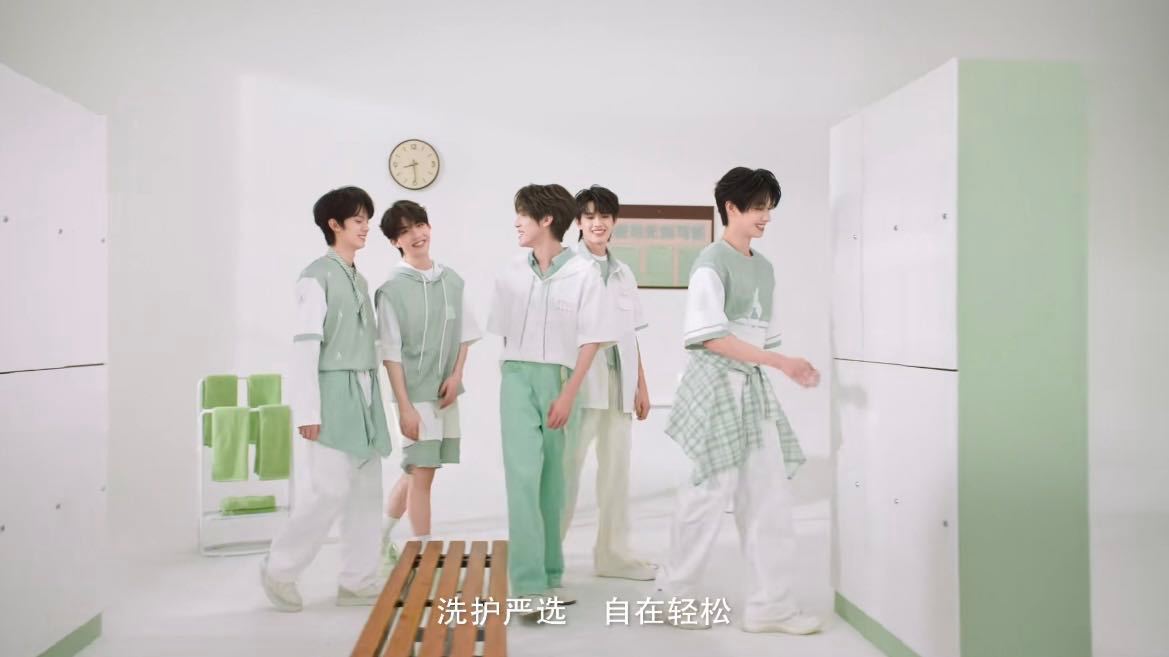 TOP登陆少年溢出满屏青春感 青春是滚烫的星河，更是他们向上攀登的脚印～ 少年们