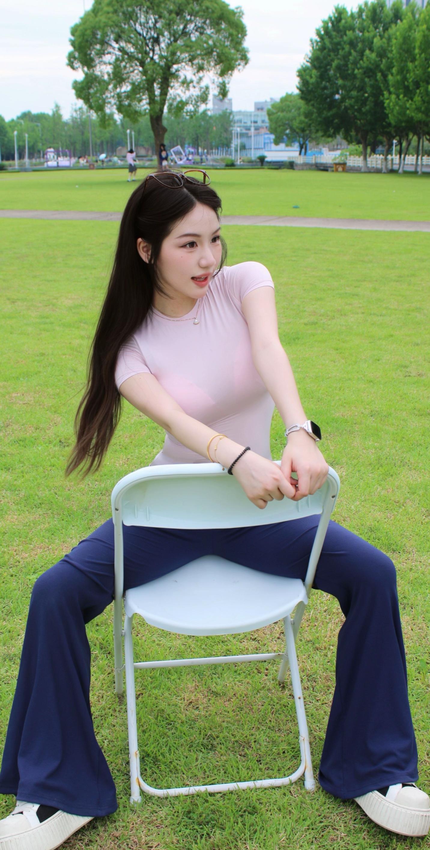 人间的青草地 需要浇水