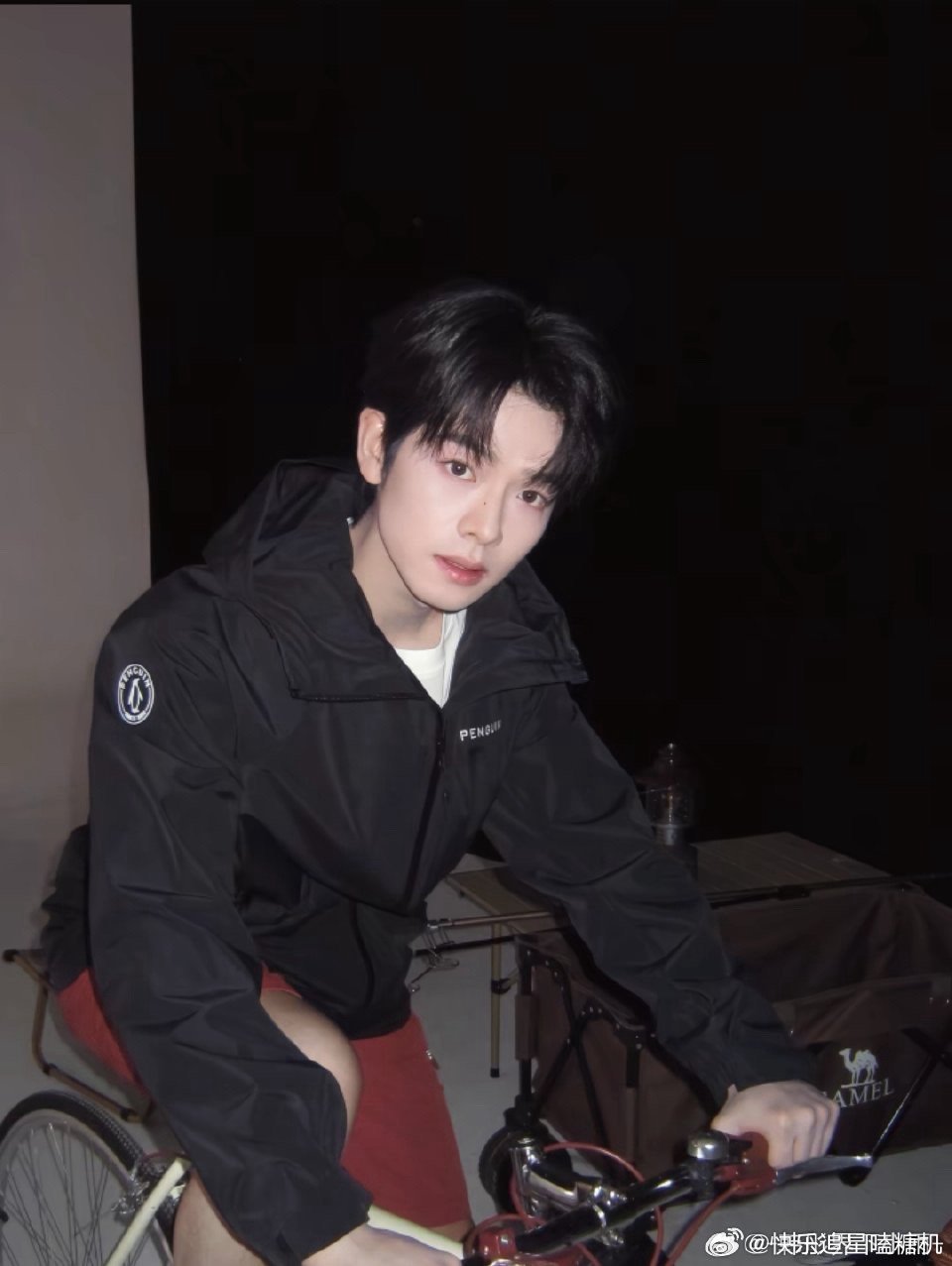 曾辉看着就劲劲的 曾辉这次亮相确实把型男质感拉满了，身形紧实有力，精气神也特别足