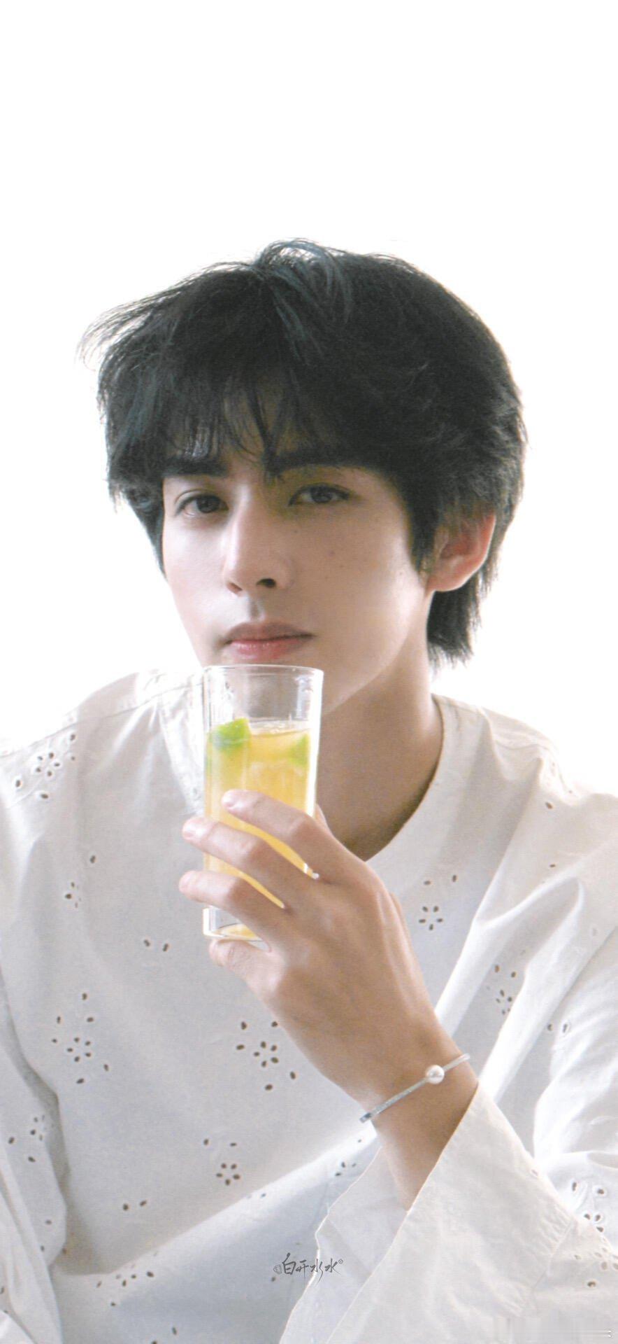 宋威龙你还有一部情书没拍宋威龙这氛围感是焊身上了吧！骄阳似我里林屿森利落精英范，