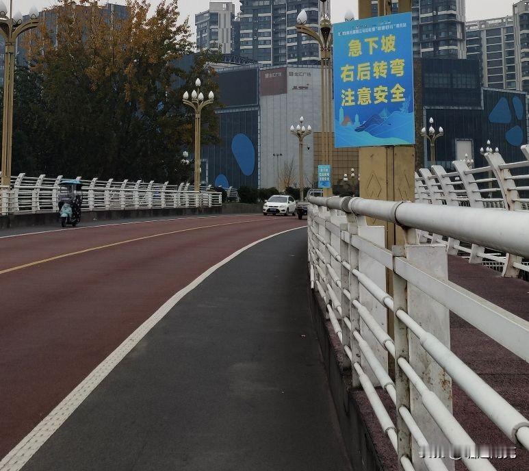 关于马拉松提示牌的回复
尊敬的市民朋友：
       您好！衷心感谢您对城市公