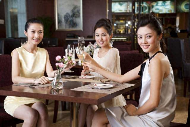 欧阳娜娜姐妹淘揭秘：窦靖童、刘昊然均在列
