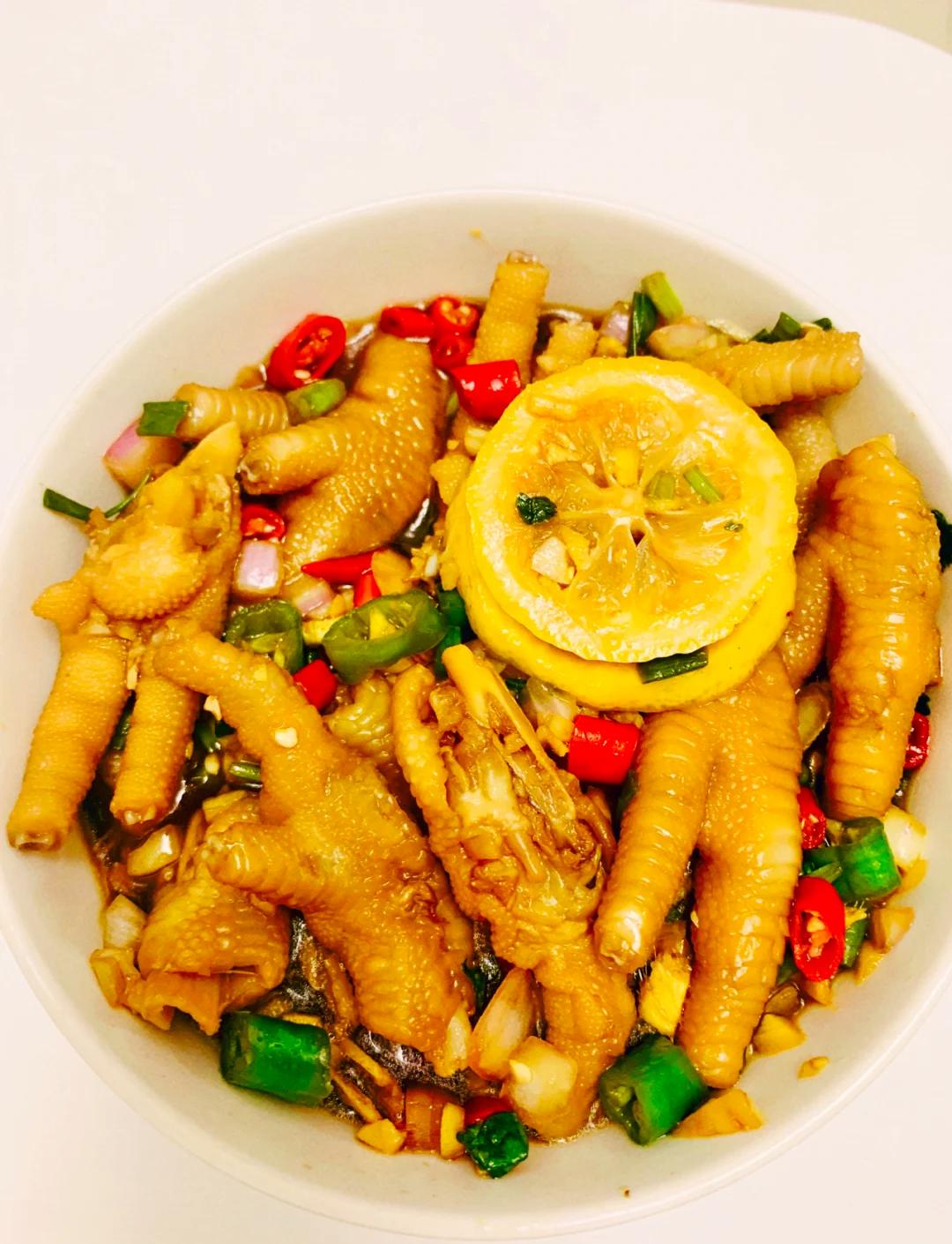 在家做，巨开胃酸辣柠檬鸡爪🍋追剧必备！
夏日在家自己做柠檬鸡爪，酸辣爽口、Q弹
