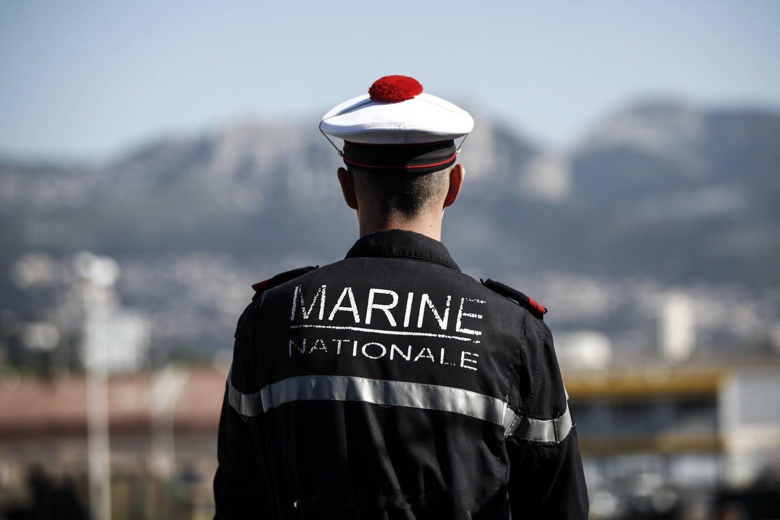 海外新鲜事 法国海军的一名潜水教官、一级军士阿尔蒂尔（Arthur）打破了耐力自