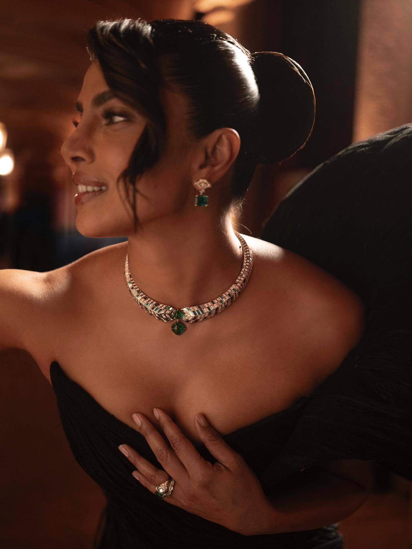 这组谁拍的，刘亦菲的骨相真的太完美了，多一点都不行，鼻子没那么高耸也一样抢眼… 