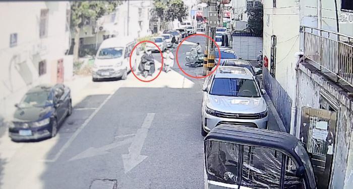 要是你看到老人摔倒，旁边有人喊“又不是你撞的，别管”，你还会伸手去扶吗？在阜阳就