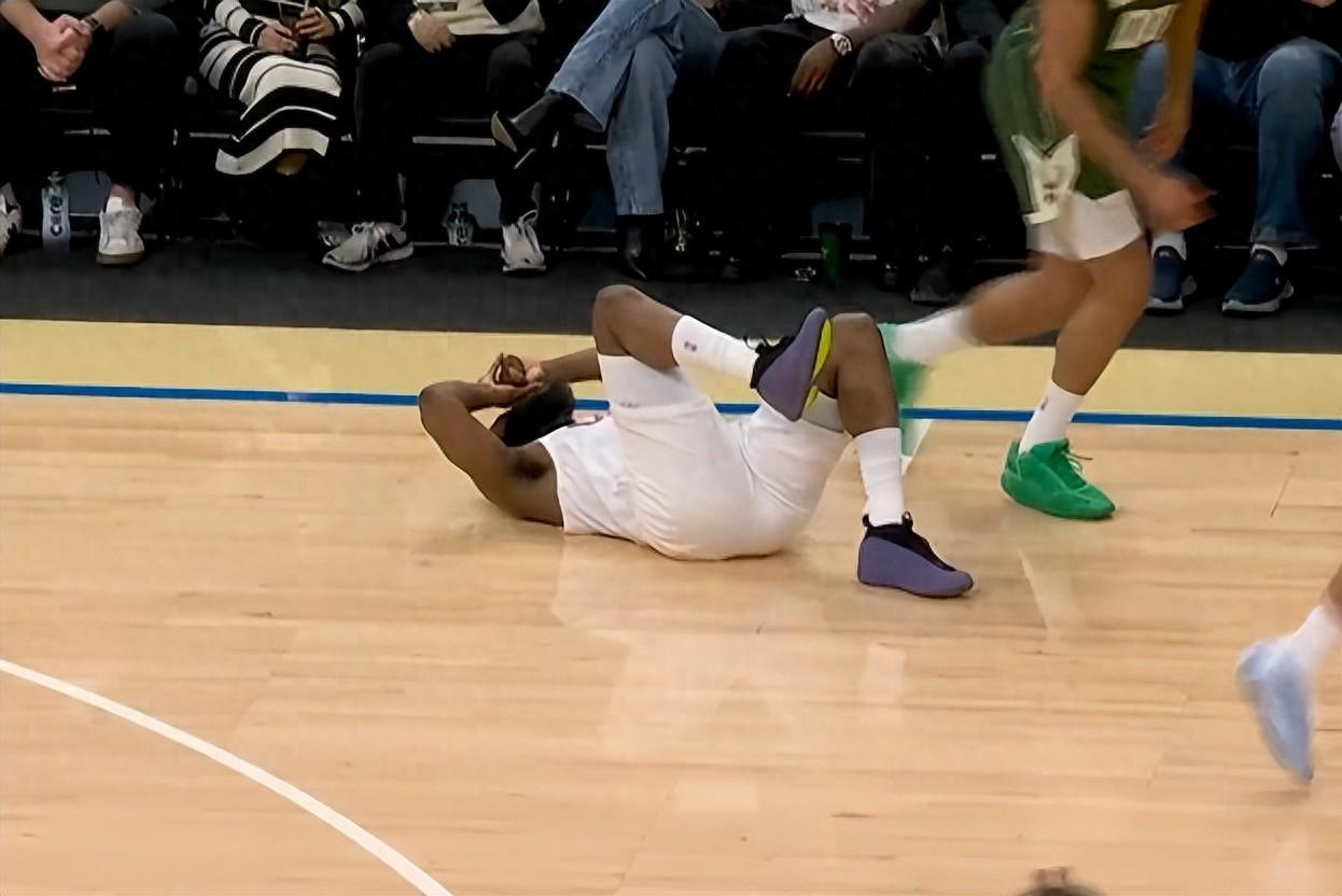 给哈登道歉，哈登爆发连得11分

哈登在骑士的处境，一直是个说不清楚的话题。加盟