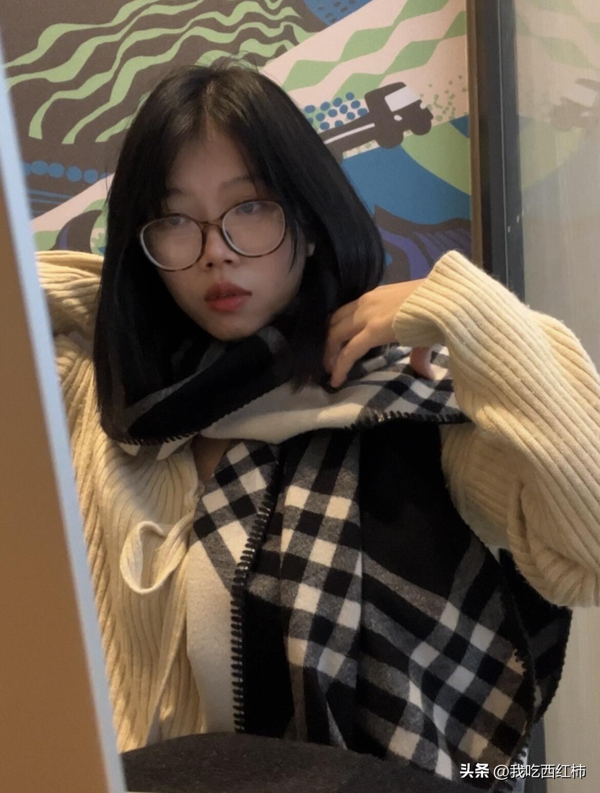 全世界都在恐吓大龄未婚的职场女生
回家过年，我被亲戚围剿了。
连从小最亲的堂姐，