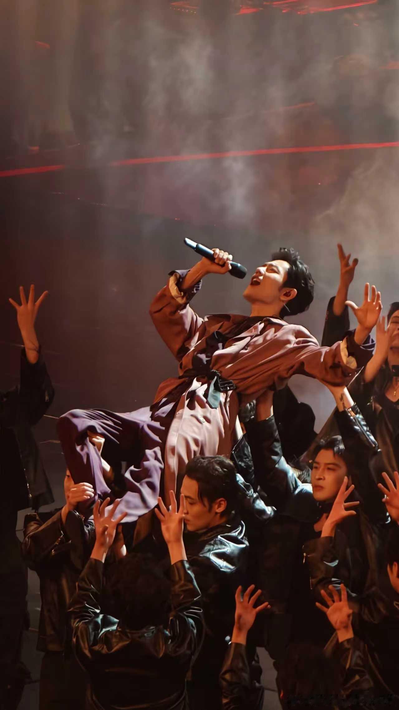 肖战此图封神了太有神性了东方卫视跨年