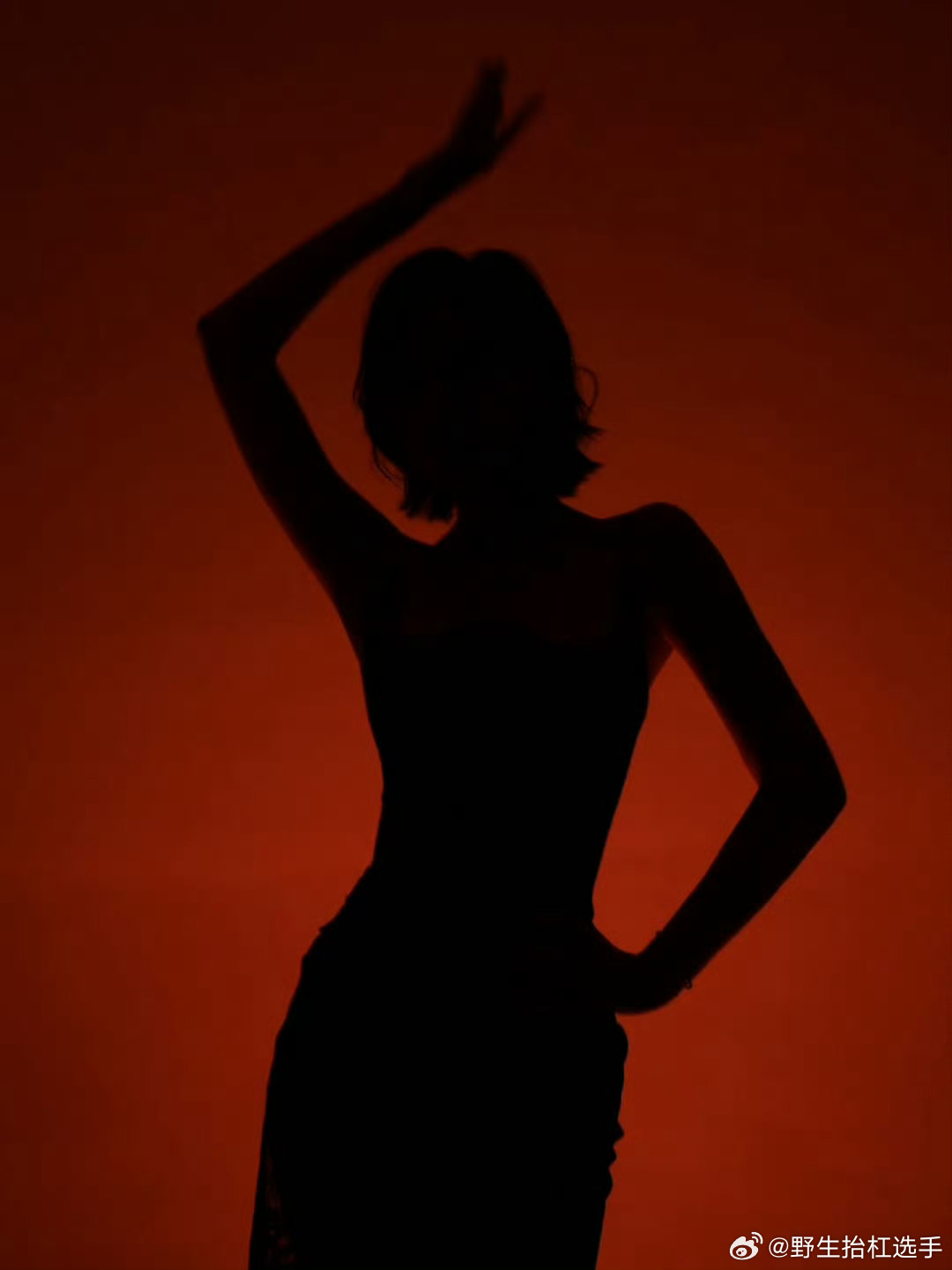 唐艺昕加盟乘风心情很曼妙唐艺昕官宣加入乘风2026，姐这个剪影身材太曼妙了，坐等