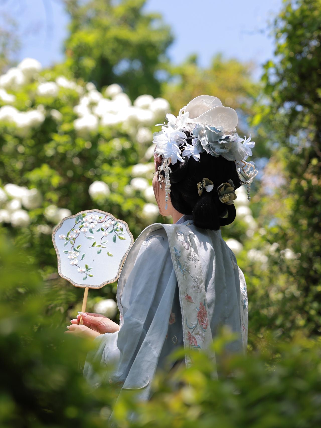 天平山：解锁江南春日浪漫密码
 
春天的苏州就像一幅徐徐展开的绝美画卷，而天平山
