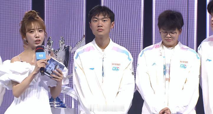 Xun：做好沟通协调，新的一年和队友好好打比赛吧！

#BLG 胜利难道是今天#