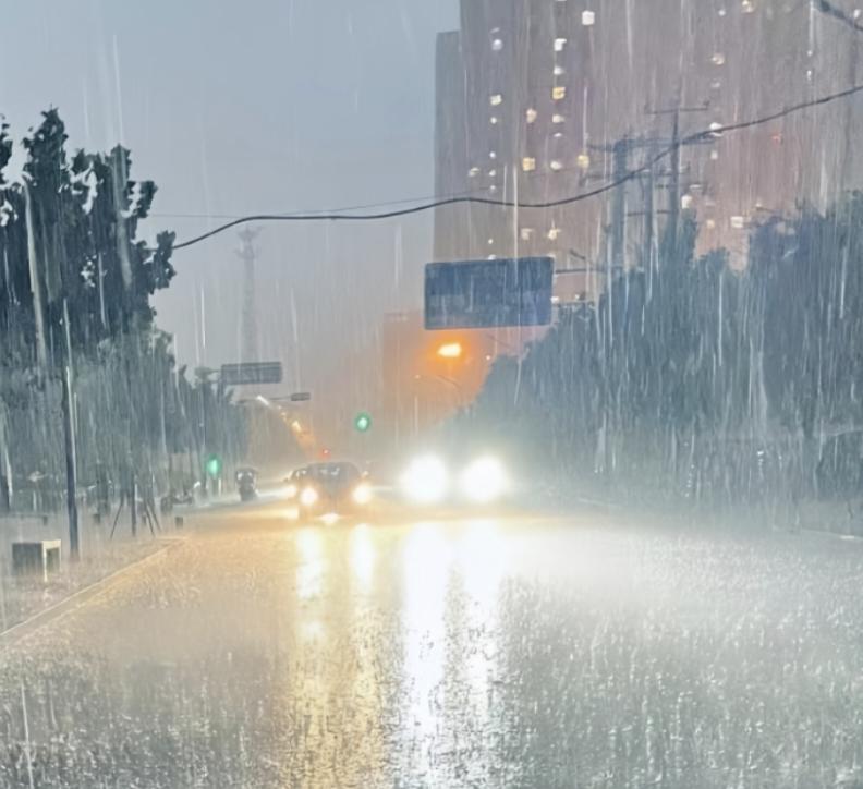 望穿双眼盼秋雨
         湖北省随州市曾都区2026年8月8日15:30