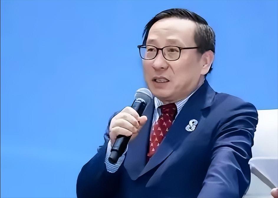谁能想到，以往名不见经传的“国家移民管理局”，竟因为一句“应改回出入境管理局”的