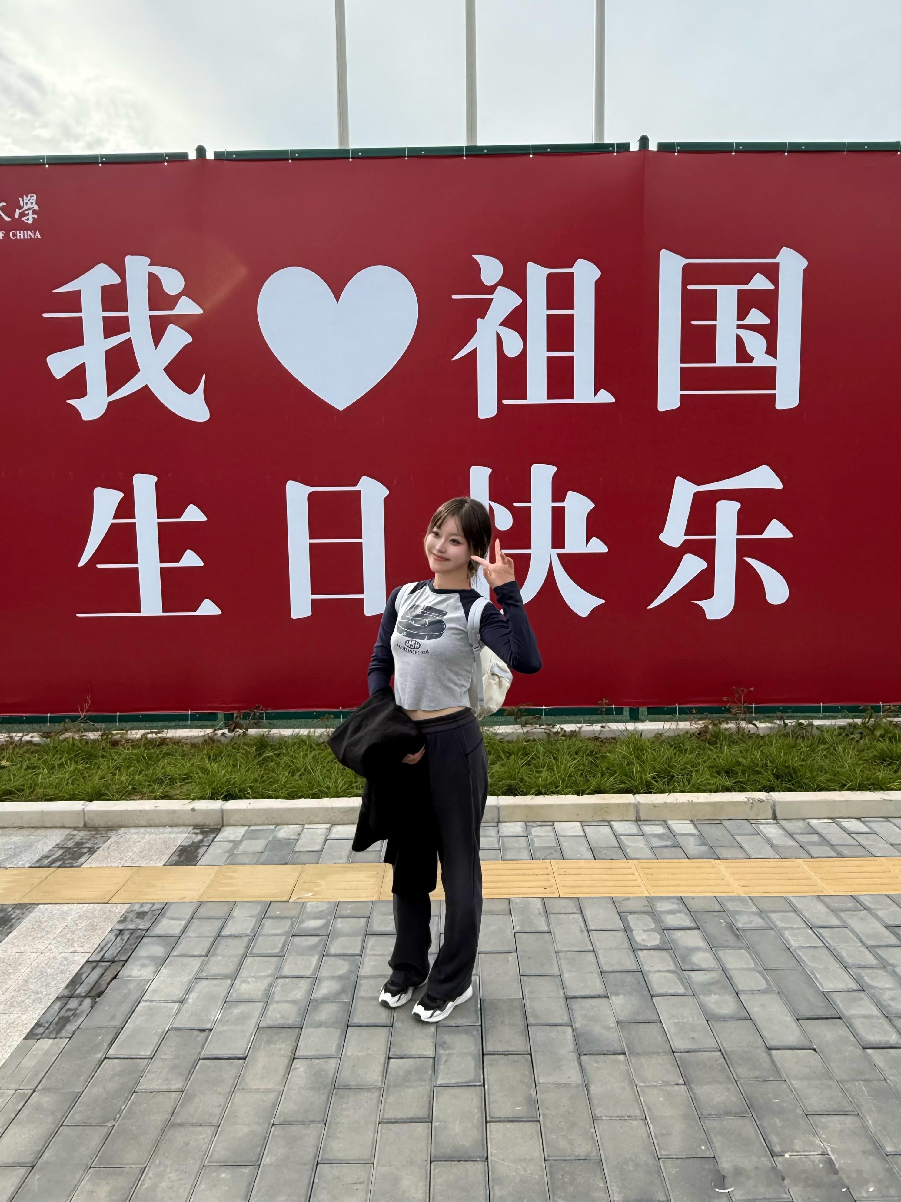 这个一米四的小孩儿是谁[思考][思考]  ​​​