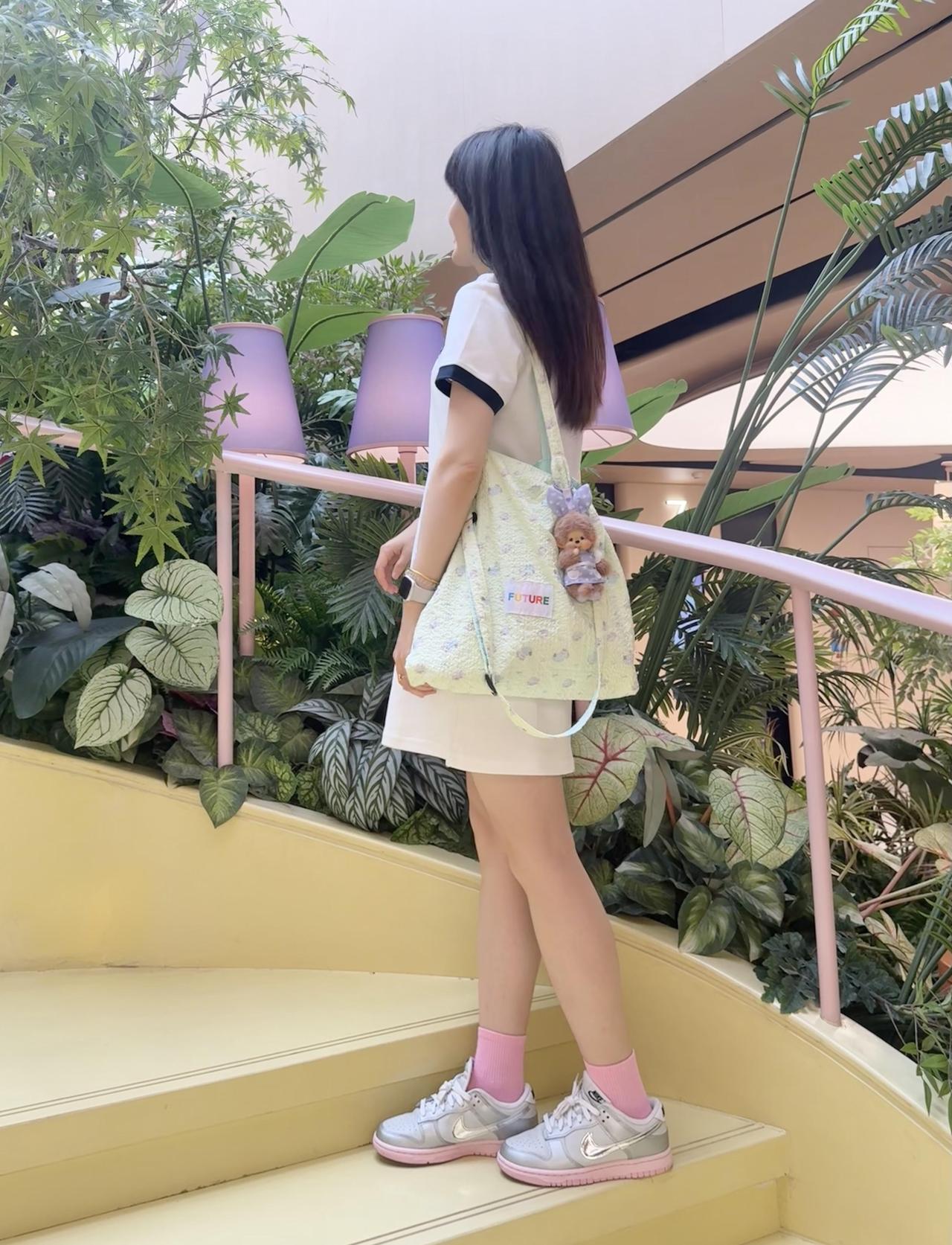 Nike女孩Polo裙的一身
有点子想打网球🎾
银粉配色Dunk
加上骚气枚粉