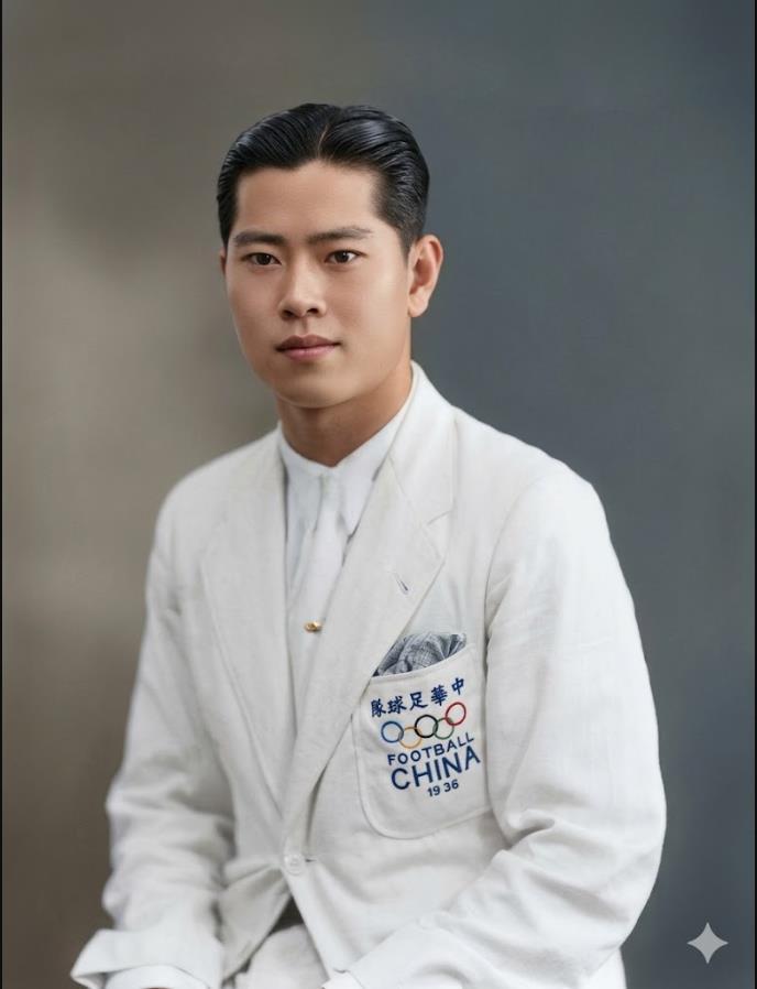 这张照片里的西装少年，叫谭江柏，1936年柏林奥运会中国足球队的主力后卫，也是歌