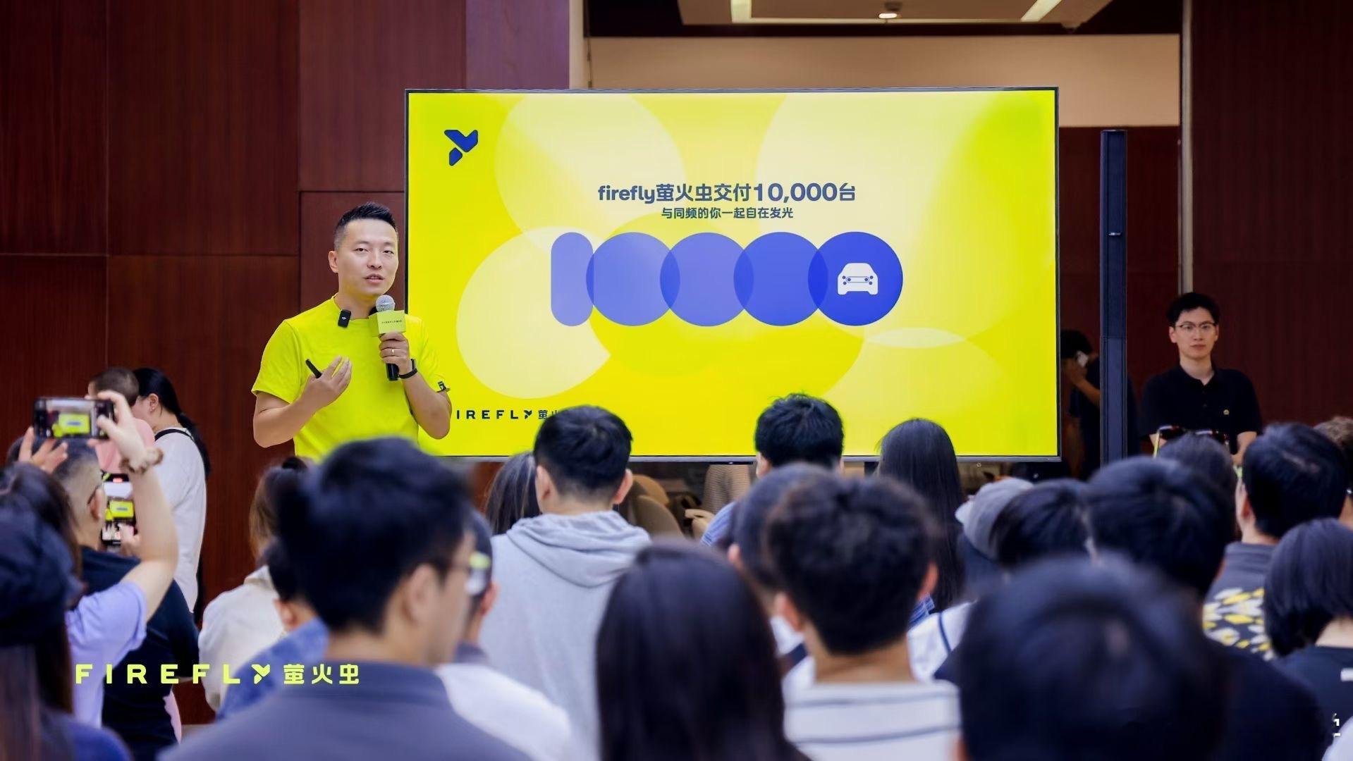 第一万台萤火虫今天交付，用了 3 个月时间，不容易。看这用户群，萤火虫也有很多男