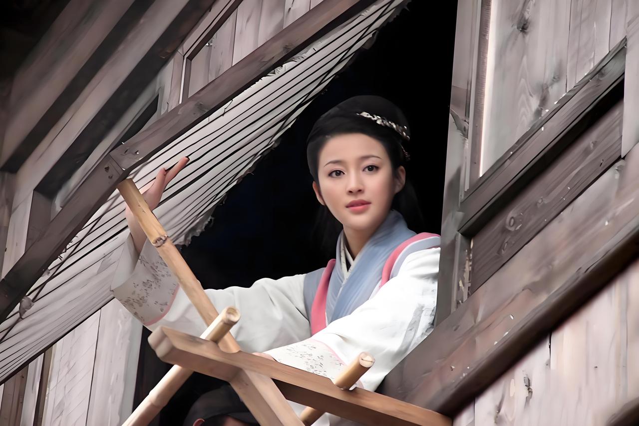 潘金莲一生中犯了三个致命错误：
1.错嫁一人——武大郞
潘金莲是个苦命的女人，却