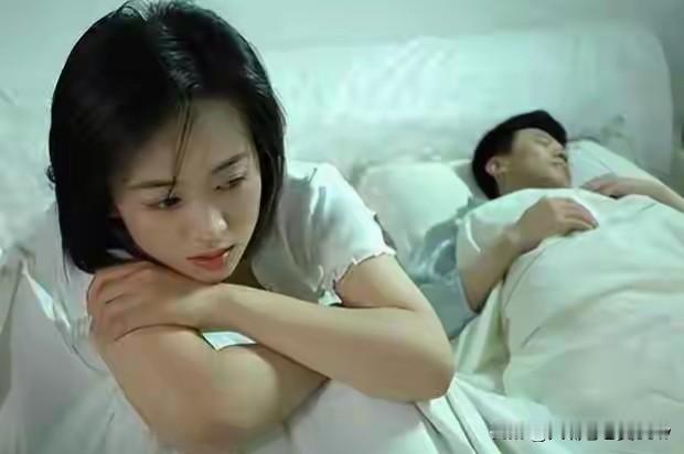 通奸，已成为当下社会非常普遍的一种现象。
将通奸纳入道德范畴，而不是违法、违规，
