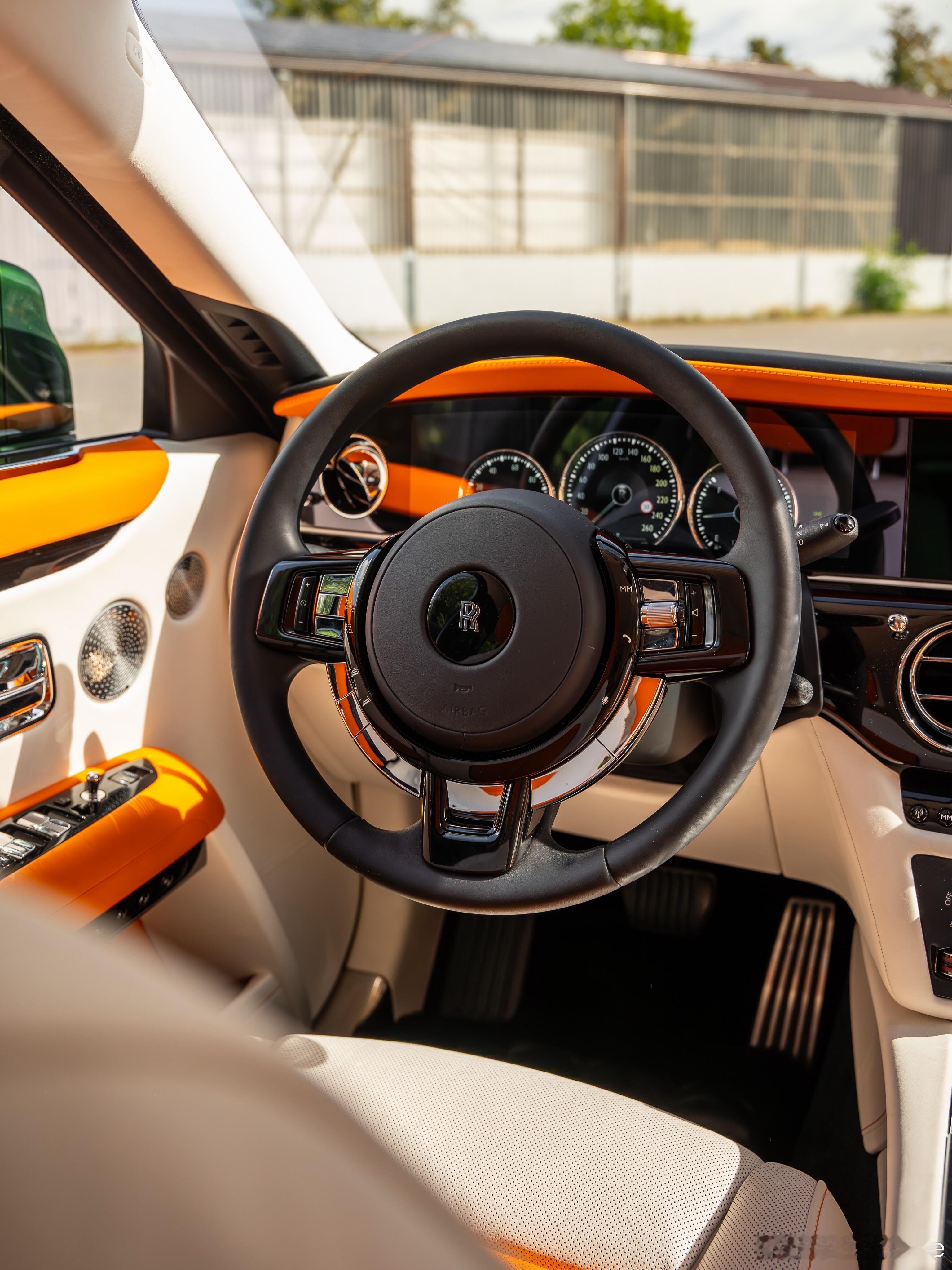 Bespoke Rolls‑Royce Ghost 💚 