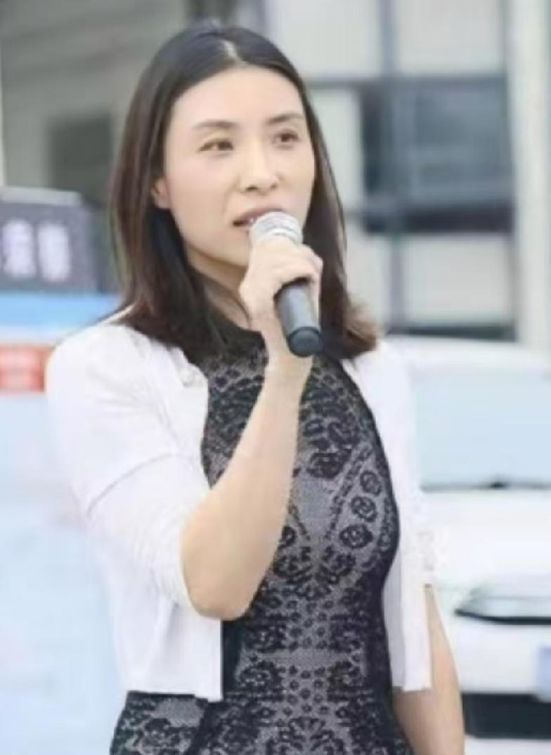 13年前离婚时没分完的财产，现在前夫一纸诉状递到法院，要求分割价值2.8亿的股权