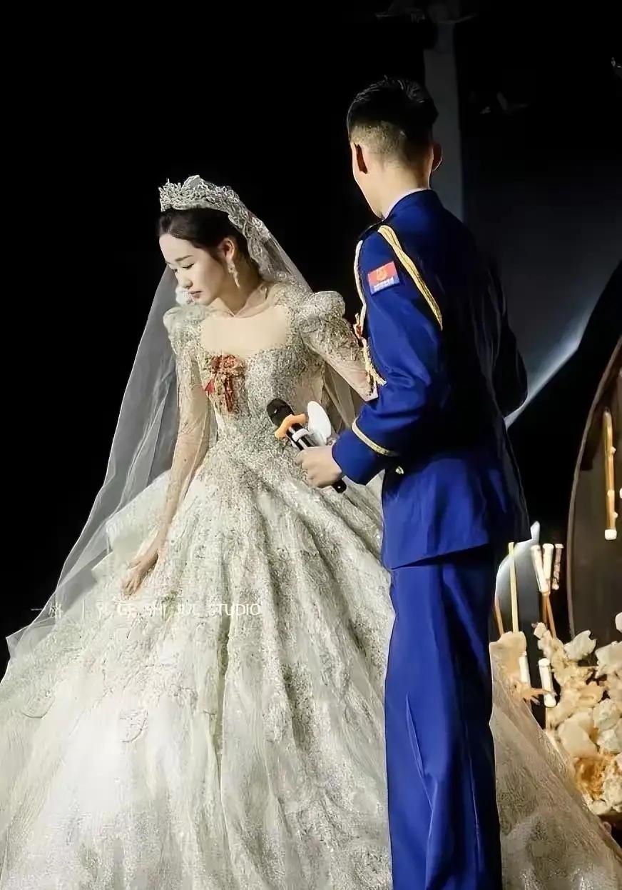 女孩27岁，1米68高，校花，
没要车，没要房，没要1分钱彩礼，
嫁给了一条腿残