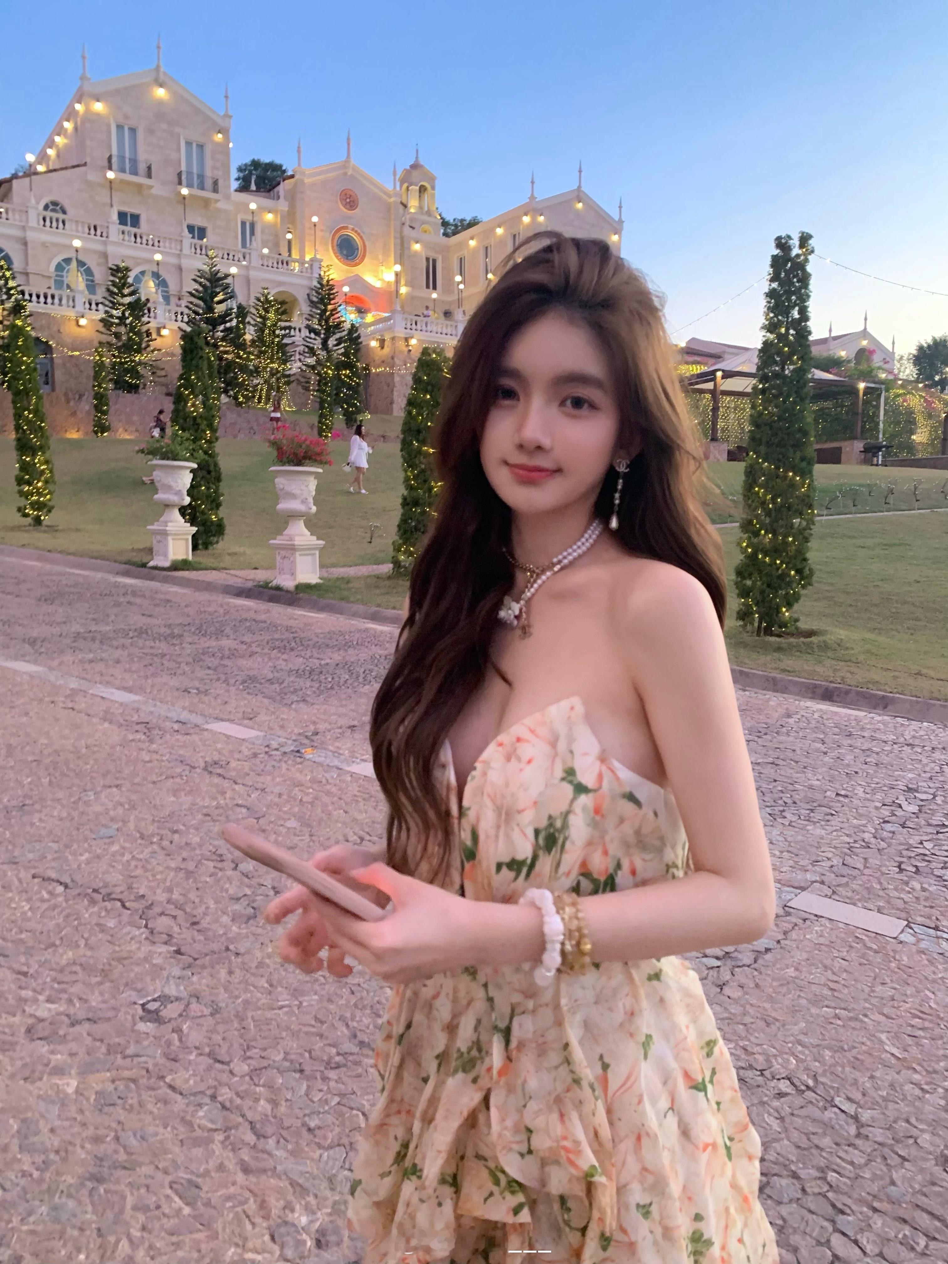 “你不必非要活成玫瑰 你愿意的话 也可以是茉莉 雏菊 向日葵”🌻 
