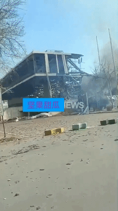 以色列和美国这是模仿炸加沙了，塔斯尼姆通讯社发布了可容纳12000人的阿扎迪礼堂