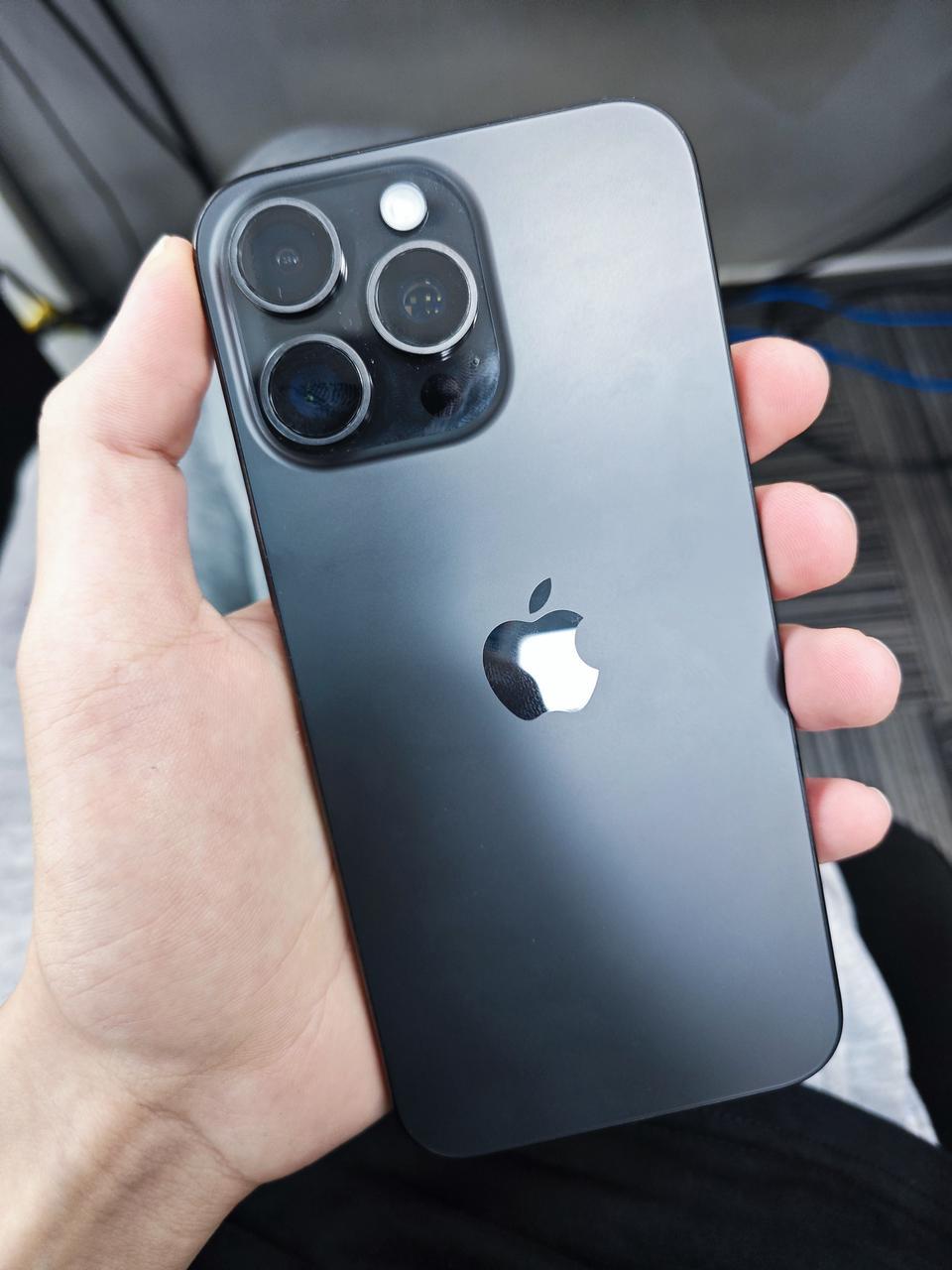 一万块的iPhone 15 Pro Max到了，感觉不买原色别人都不知道我买了新