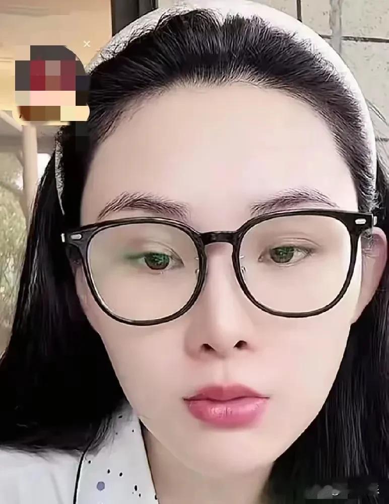张颖颖深夜激情开麦：

"汪家从前放个屁都能热搜包周

现在马筱梅被前夫扒底裤居